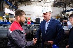 Астраханский губернатор поздравил тепловозоремонтный завод с юбилеем